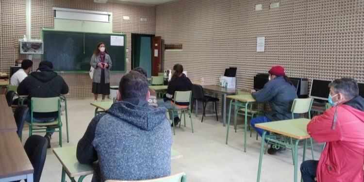 Diecisiete personas en riesgo de exclusión social se formaron en Maceda