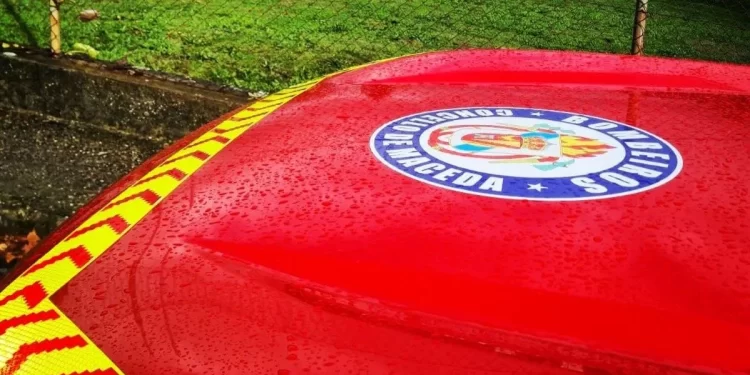 Arde el tejado de una casa de Maceda: el incendio comenzó por la estufa y se extendió