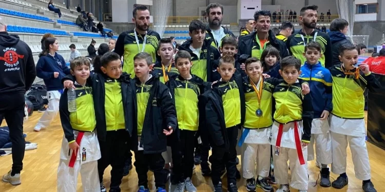 8 medallas para el kárate Maceda en el Campeonato Gallego