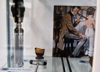 Sevilla acoge la exposición ‘El Médico Rural. Homenaje a la sublime Humanidad de estos héroes comprometidos’