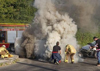 La realidad del alcohol al volante irrumpe en el rodaje de un corto en Maceda para concienciar al respecto