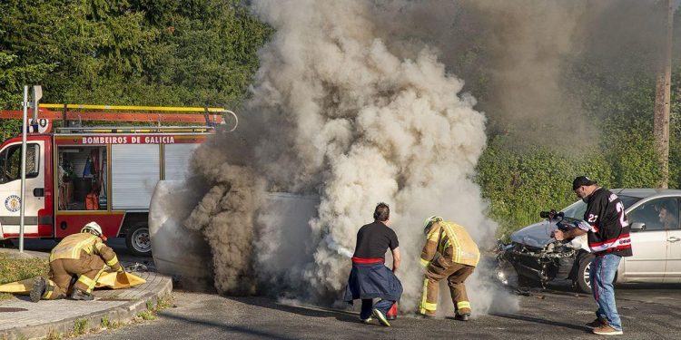 La realidad del alcohol al volante irrumpe en el rodaje de un corto en Maceda para concienciar al respecto