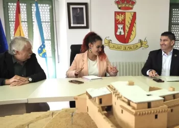 El delegado del Gobierno realizó su primera visita institucional a Maceda