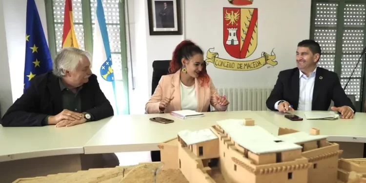 El delegado del Gobierno realizó su primera visita institucional a Maceda