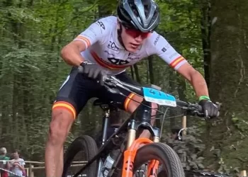 Alejandro García, del Maceda, gana el título autonómico júnior de maratón en Piñor