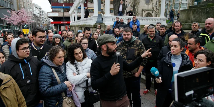 Os gandeiros levantan a tractorada de Ourense polo Entroido