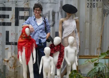 De fotografiar piezas de lujo de John Galliano a captar la tradición del entroido de Maceda