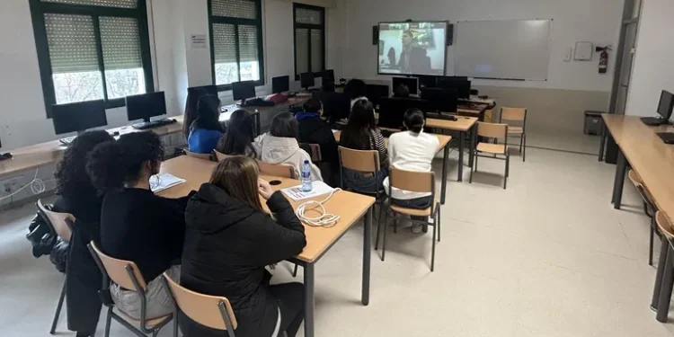La Diputación fomenta el papel de la mujer en la ciberseguridad con jornadas en Maceda