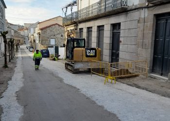 Iniciados os traballos de mellora dos pavimentos na travesía de Maceda