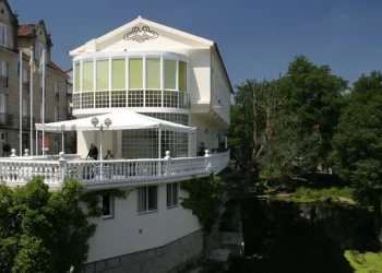 Compran por cerca de 600.000 euros el balneario de Baños de Molgas para dedicarlo a apartamentos turísticos