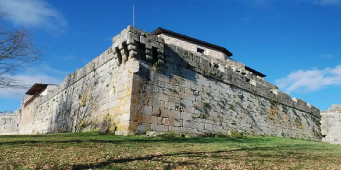 El espectacular castillo de Ourense donde viajarás al Medievo y dormirás como un rey